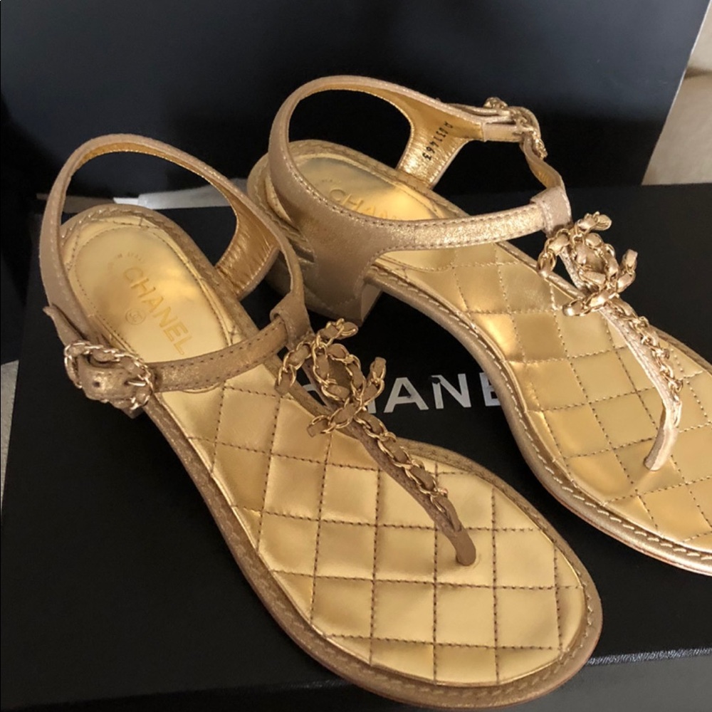 CHANEL SANDALS GOLD CC 2.4 (mm) Heel height